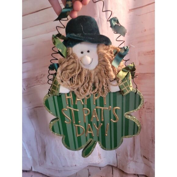 Leprechaun happy Saint Patty's Day clover sign Decor figure - Picture 1 of 4